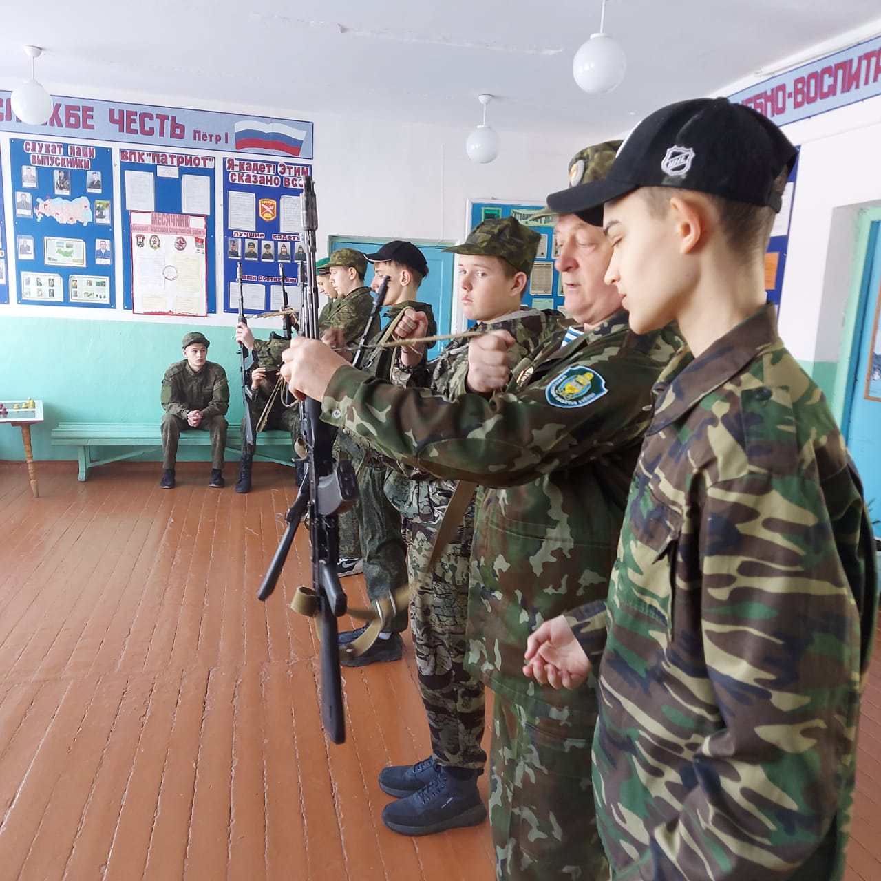 У учащихся 10 классов сегодня прошли уроки начальной военной подготовки, на базе МБОУ &amp;quot;Косолаповская СОШ&amp;quot;.