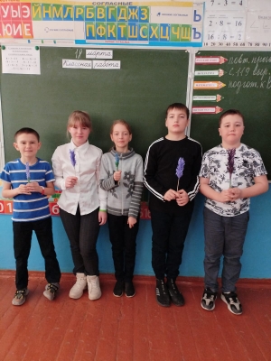 Учащиеся начальных классов приняли участие в акции «Крымская лаванда».